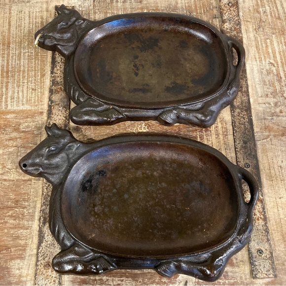 2 Vintage Cast Iron Bull Shaped Fajita Plates Crusty Rusty Metal - Picture 2 of 16